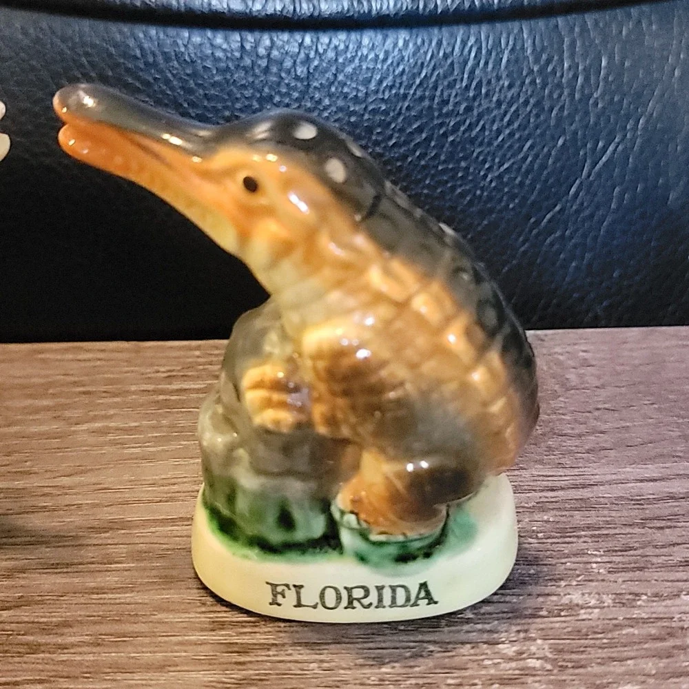 ALLIGATOR Ceramic Salt/Pepper Shakers Vintage FLORIDA Souvenir Japan Gator READ